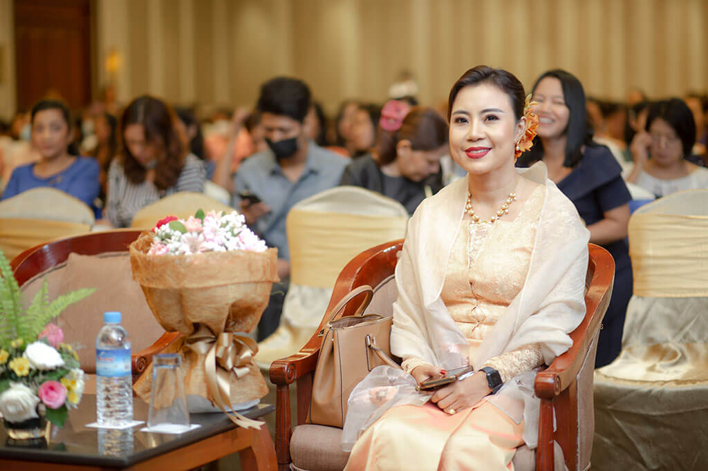 အသက် ၁၇ နှစ်ကြည်ကြည်